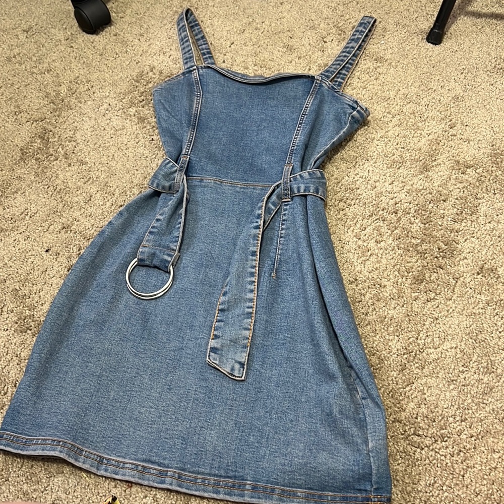 New H&M dress fits a small